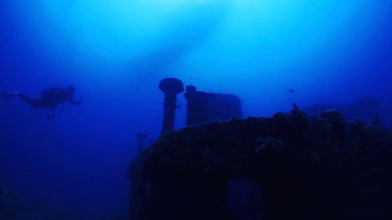 伊良部島の沈船ダイビングスポット
